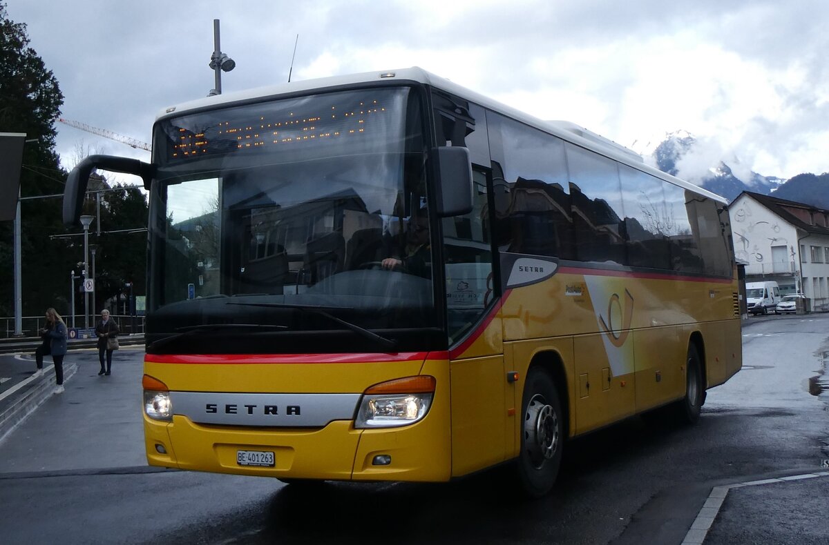 (260'309) - PostAuto Bern - BE 401'263/PID 4504 - Setra (ex AVG Meiringen Nr. 63) am 12. M�rz 2024 beim Bahnhof Stans