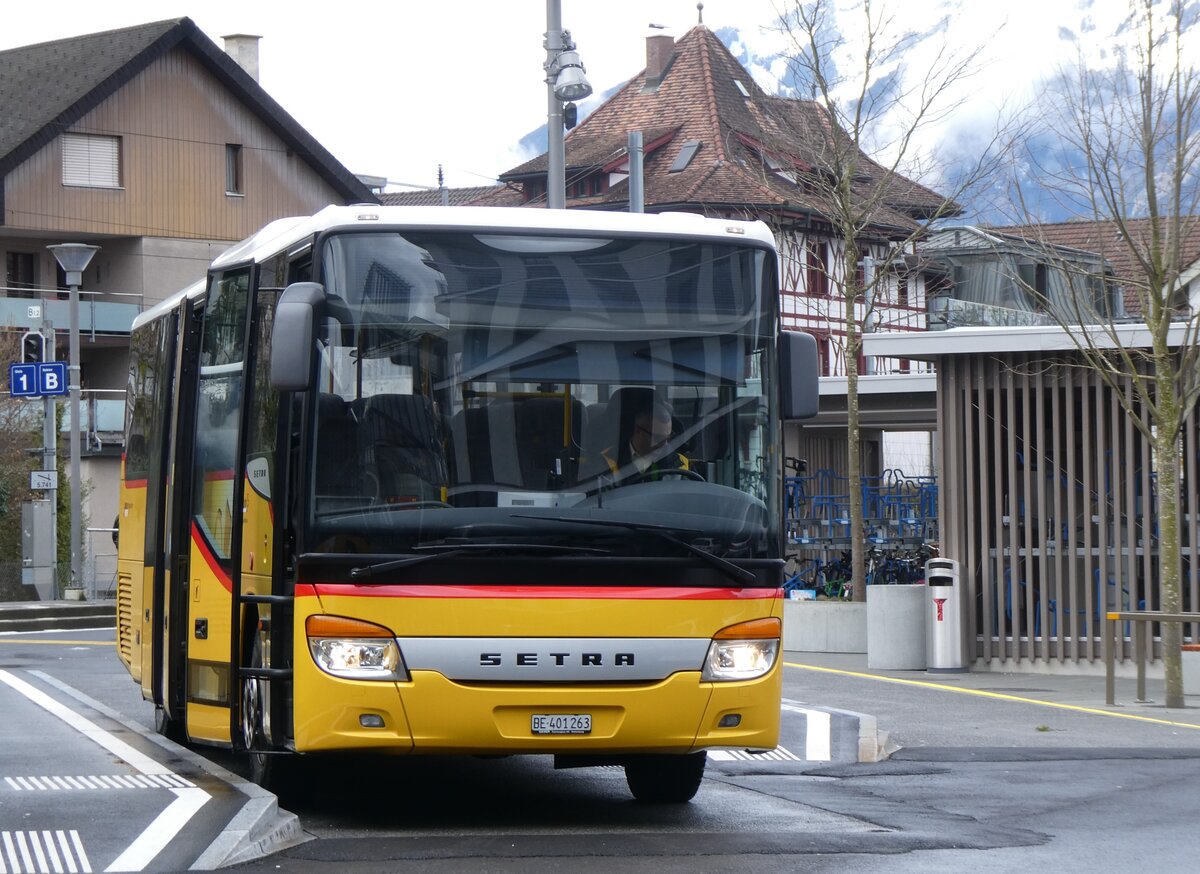 (260'315) - PostAuto Bern - BE 401'263/PID 4504 - Setra (ex AVG Meiringen Nr. 63) am 12. M�rz 2024 beim Bahnhof Stans