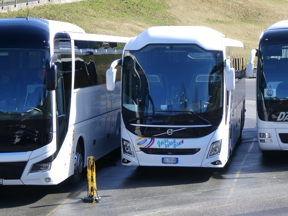 (260'481) - Aus Italien: Iannucci, Ceprano - Nr. 100/GL-781 HK - Volvo am 19. M�rz 2024 in Grindelwald, Grund