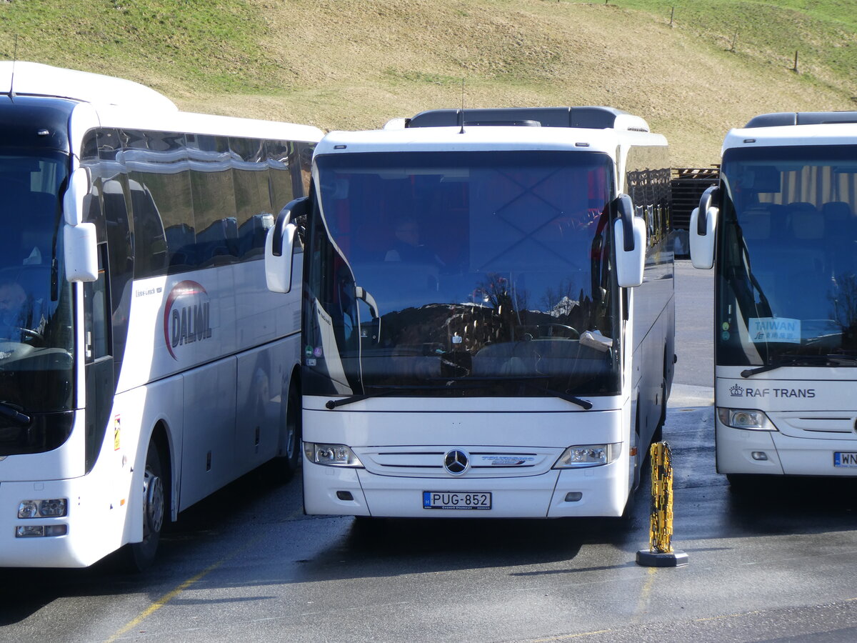 (260'483) - Aus Ungarn: Levissimo, Budapest - PUG-852 - Mercedes am 19. M�rz 2024 in Grindelwald, Grund
