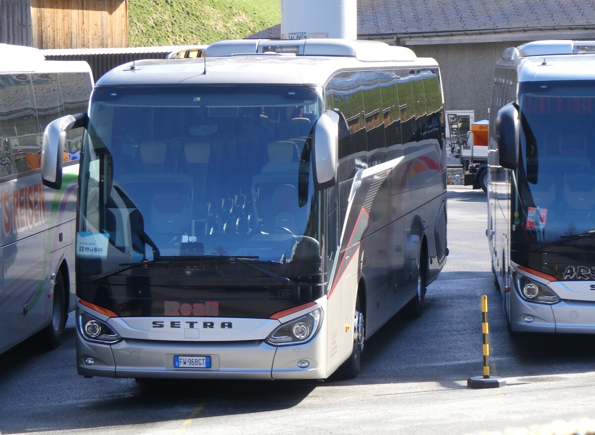 (260'490) - Aus Italien: Reali, Alatri - Nr. 50/FW-968 GT Setra am 19. M�rz 2024 in Grindelwald, Grund