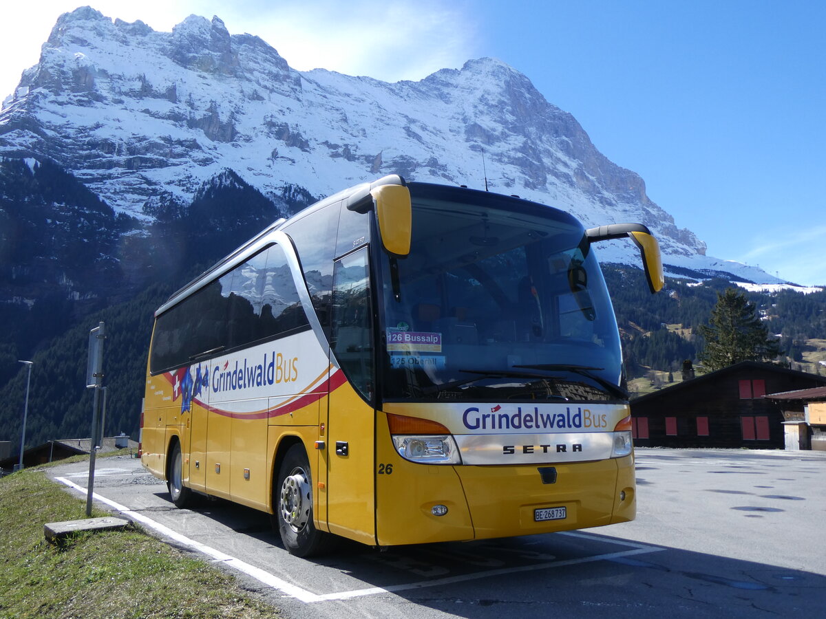 (260'504) - GrindelwaldBus, Grindelwald - Nr. 26/BE 268'737 - Setra am 19. M�rz 2024 beim Bahnhof Grindelwald