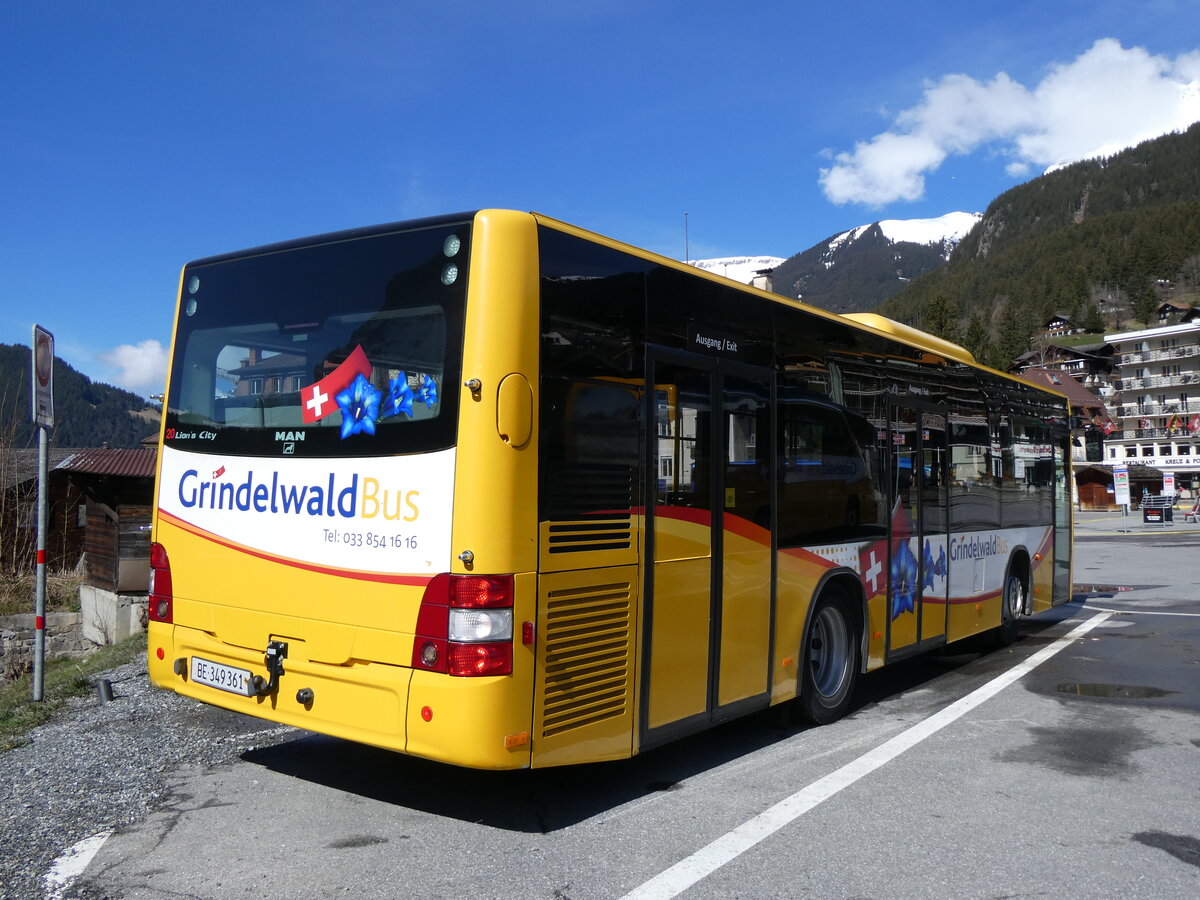 (260'511) - GrindelwaldBus, Grindelwald - Nr. 20/BE 349'361 - MAN/G�ppel am 19. M�rz 2024 beim Bahnhof Grindelwald