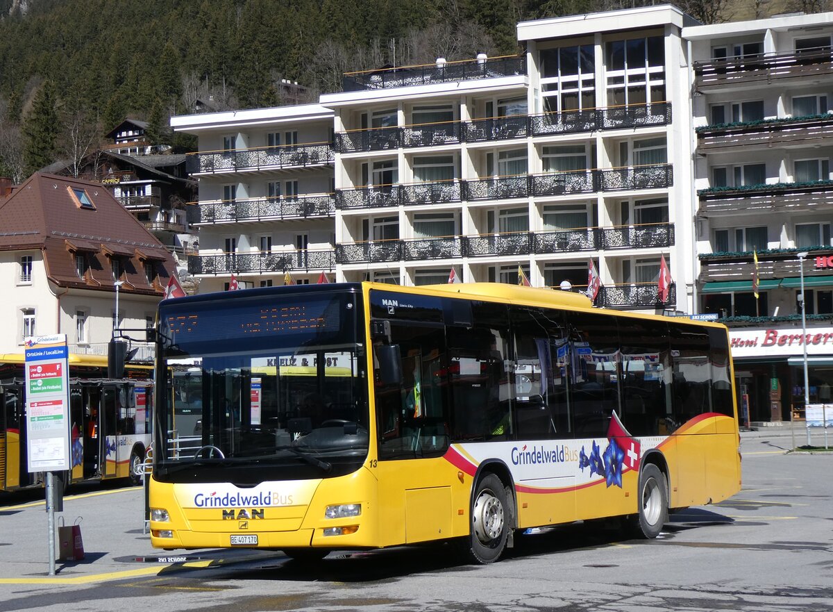 (260'520) - GrindelwaldBus, Grindelwald - Nr. 13/BE 407'170 - MAN/G�ppel am 19. M�rz 2024 beim Bahnhof Grindelwald