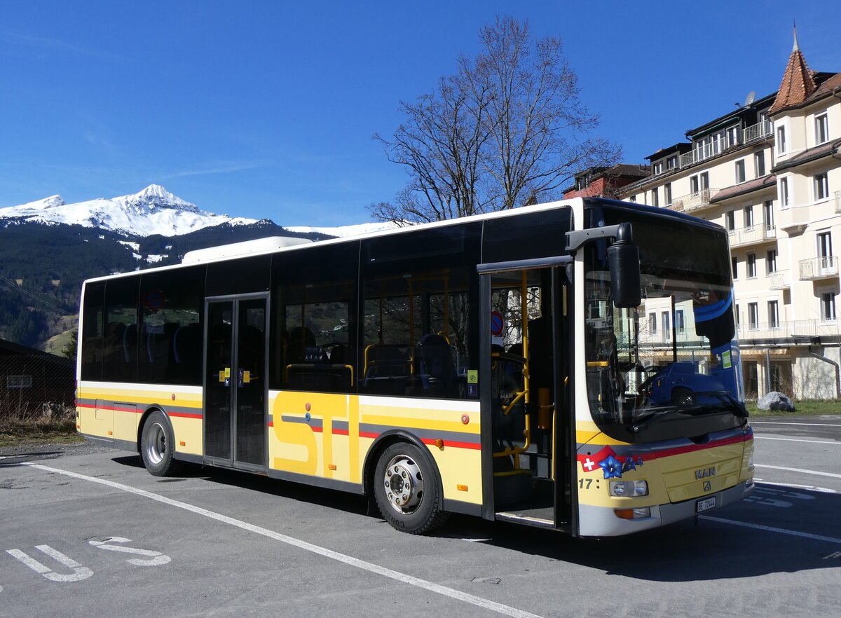 (260'522) - GrindelwaldBus, Grindelwald - Nr. 17/BE 72'444 - MAN/G�ppel (ex STI Thun Nr. 133) am 19. M�rz 2024 beim Bahnhof Grindelwald