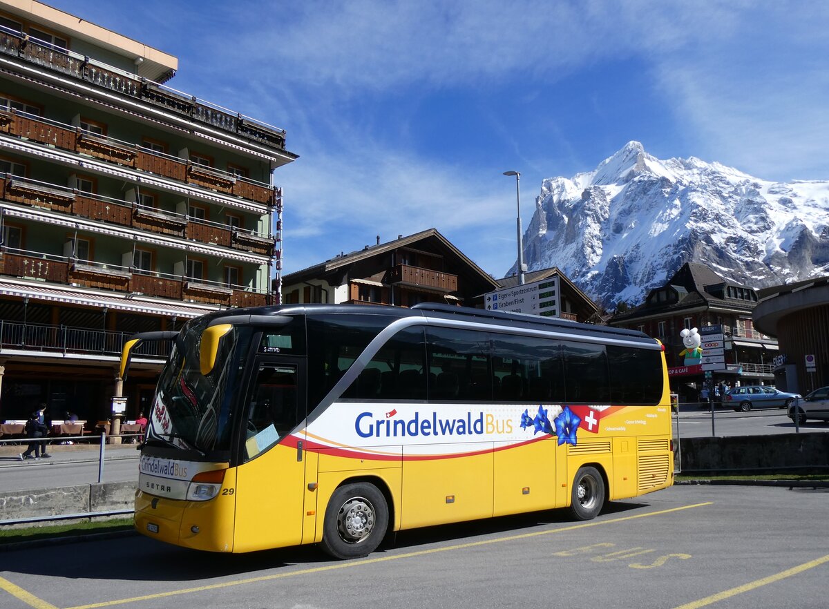 (260'525) - GrindelwaldBus, Grindelwald - Nr. 29/BE 47'910 - Setra am 19. M�rz 2024 beim Bahnhof Grindelwald