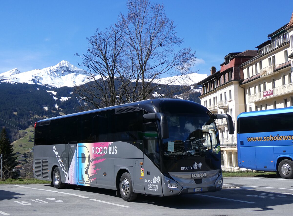(260'538) - Aus Italien: Riccio Bus, Alvignano - FL-775 LV - Iveco am 19. M�rz 2024 beim Bahnhof Grindelwald