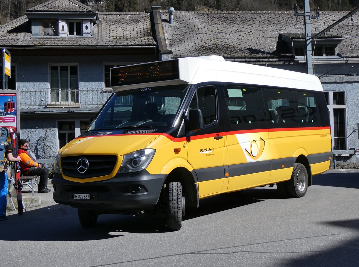(260'565) - PostAuto Bern - BE 822'867/PID 11'016 - Mercedes am 19. M�rz 2024 beim Bahnhof Lauterbrunnen