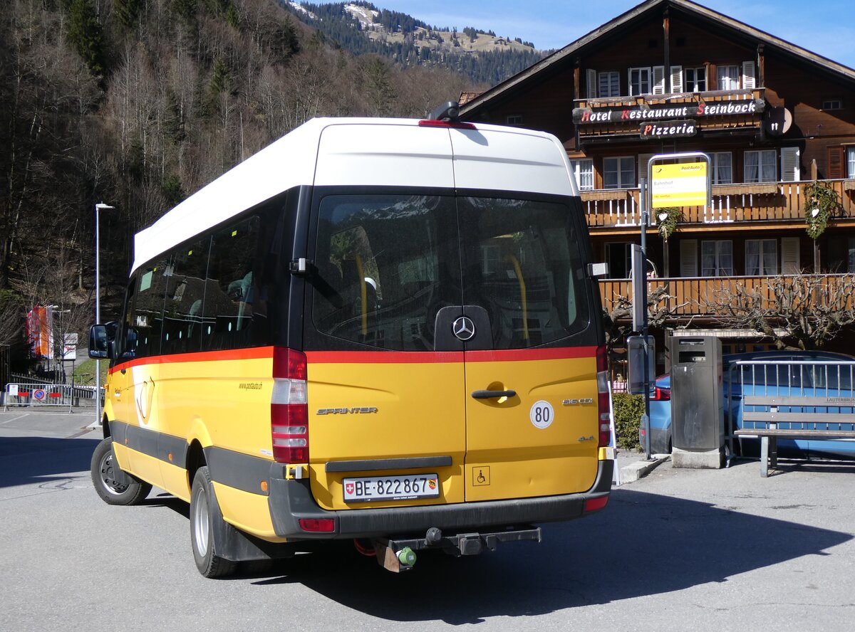 (260'566) - PostAuto Bern - BE 822'867/PID 11'016 - Mercedes am 19. M�rz 2024 beim Bahnhof Lauterbrunnen
