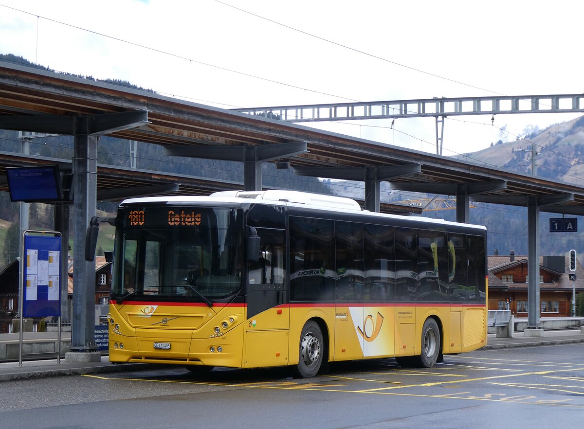 (260'590) - K�bli, Gstaad - BE 671'405/PID 11'459 - Volvo (ex BE 21'779) am 21. M�rz 2024 beim Bahnhof Gstaad