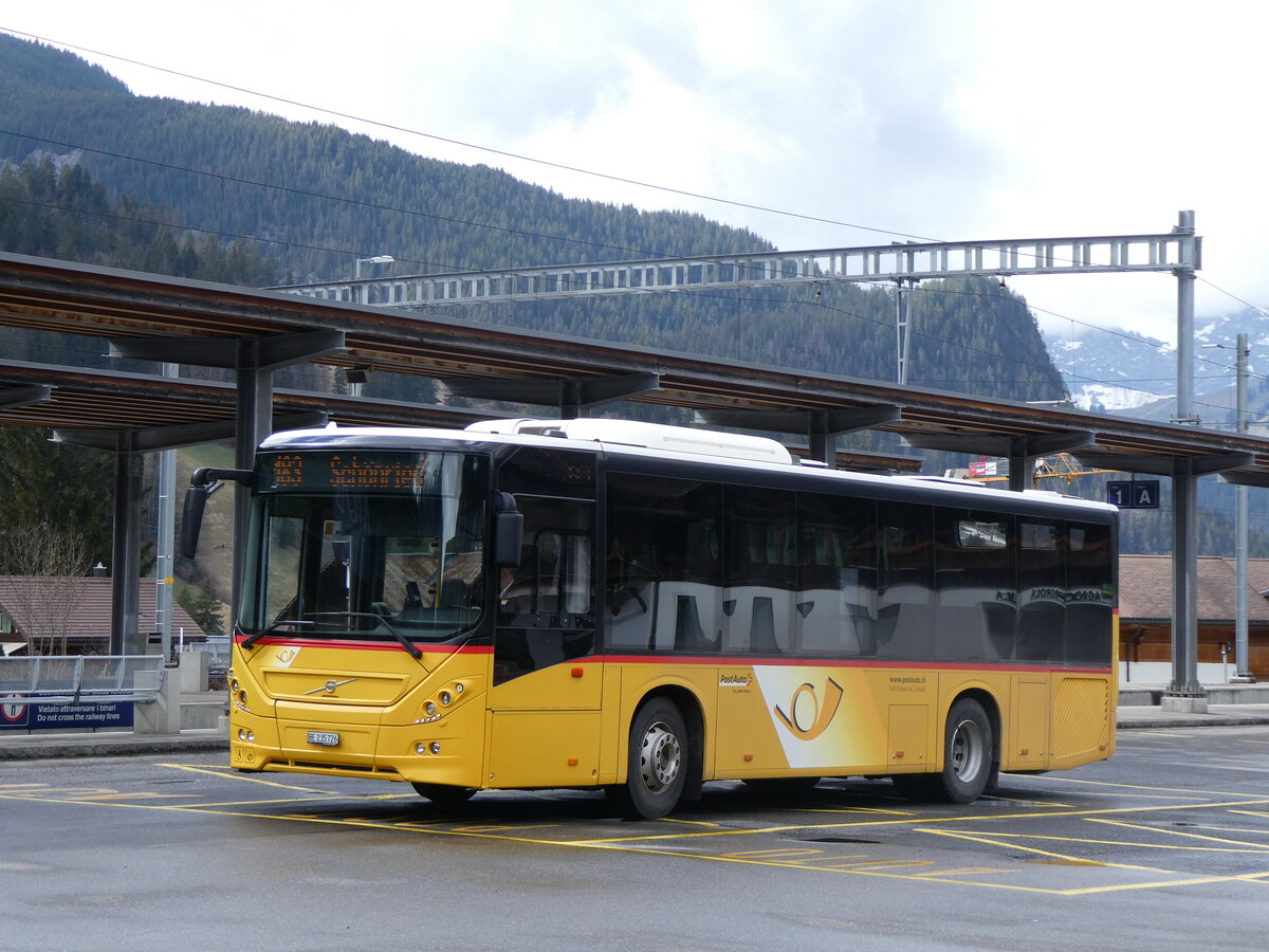(260'606) - K�bli, Gstaad - BE 235'726/PID 10'535 - Volvo am 21. M�rz 2024 beim Bahnhof Gstaad