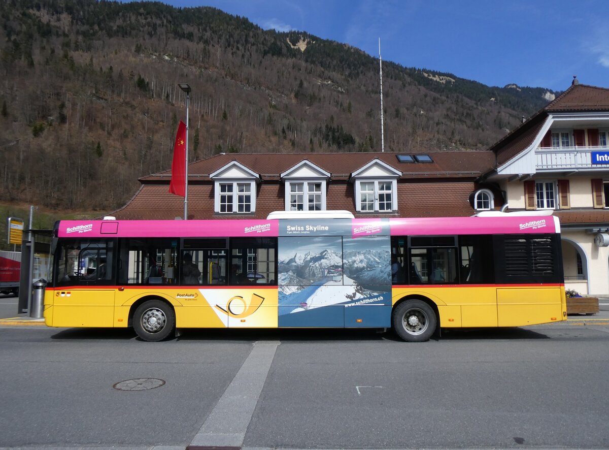 (260'620) - PostAuto Bern - BE 610'537/PID 5070 - Solaris am 22. M�rz 2024 beim Bahnhof Interlaken Ost