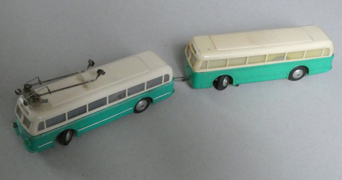 (260'657) - Aus Deutschland: ??? - B�ssing Trolleybus + B�ssing Personenanh�nger am 24. M�rz 2024 in Thun (Modelle)