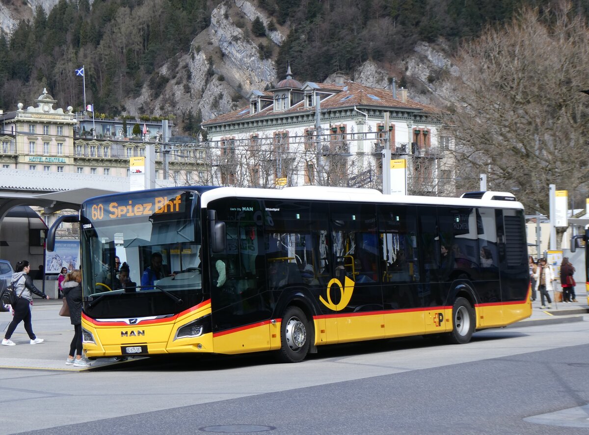 (260'694) - PostAuto Bern - BE 675'387/PID 12'066 - MAN am 26. M�rz 2024 beim Bahnhof Interlaken West