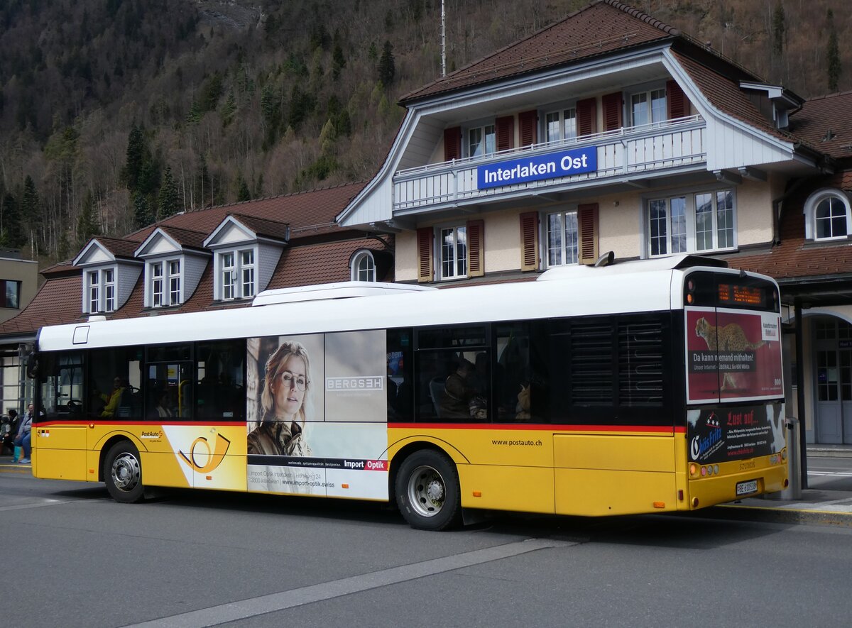 (260'700) - PostAuto Bern - BE 610'538/PID 5071 - Solaris am 26. M�rz 2024 beim Bahnhof Interlaken Ost