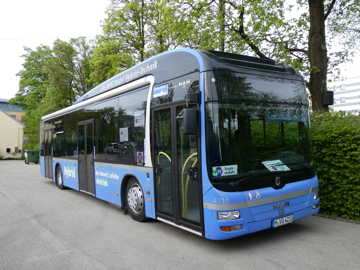 (261'248) - MVG M�nchen (OCM) - Nr. 4210/M-VG 4210 - MAN am 13. April 2024 in M�nchen, MVG-Museum