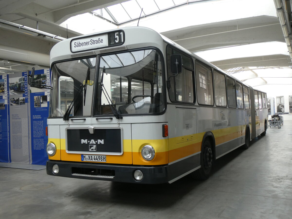 (261'262) - Weiss, M�nchen (OCM) - M-XA 4498H - MAN/G�ppel (ex VG Kirchweihtal, Kaufbeuren; ex Vorf�hrfahrzeug MAN) 