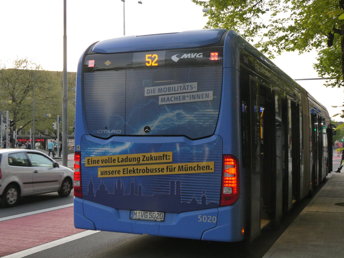 (261'286) - MVG M�nchen - Nr. 5020/M-VG 5020 - eMercedes am 13. April 2024 in M�nchen, Sendlinger Tor