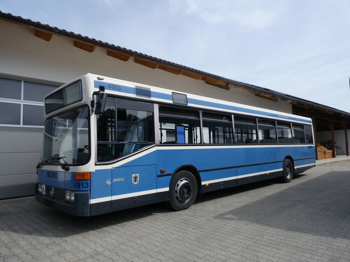 (261'315) - MVG M�nchen (OCM) - Nr. 4913 - MAN am 14. April 2024 in Grossk�llnbach, Lager