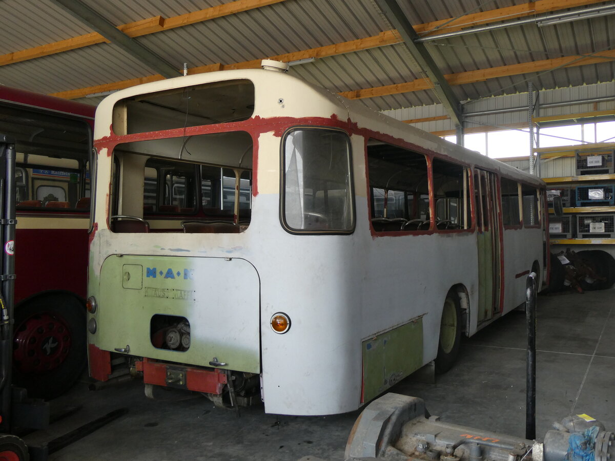 (261'318) - OCM, M�nchen - Nr. 8 - MAN/Krauss-Maffei (ex Polizeipr�sidium, M�nchen; ex MVG M�nchen Nr. 366)