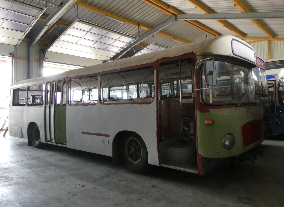 (261'320) - OCM, M�nchen - Nr. 8 - MAN/Krauss-Maffei (ex Polizeipr�sidium, M�nchen; ex MVG M�nchen Nr. 366) am 14. April 2024 in Grossk�llnbach, Lager