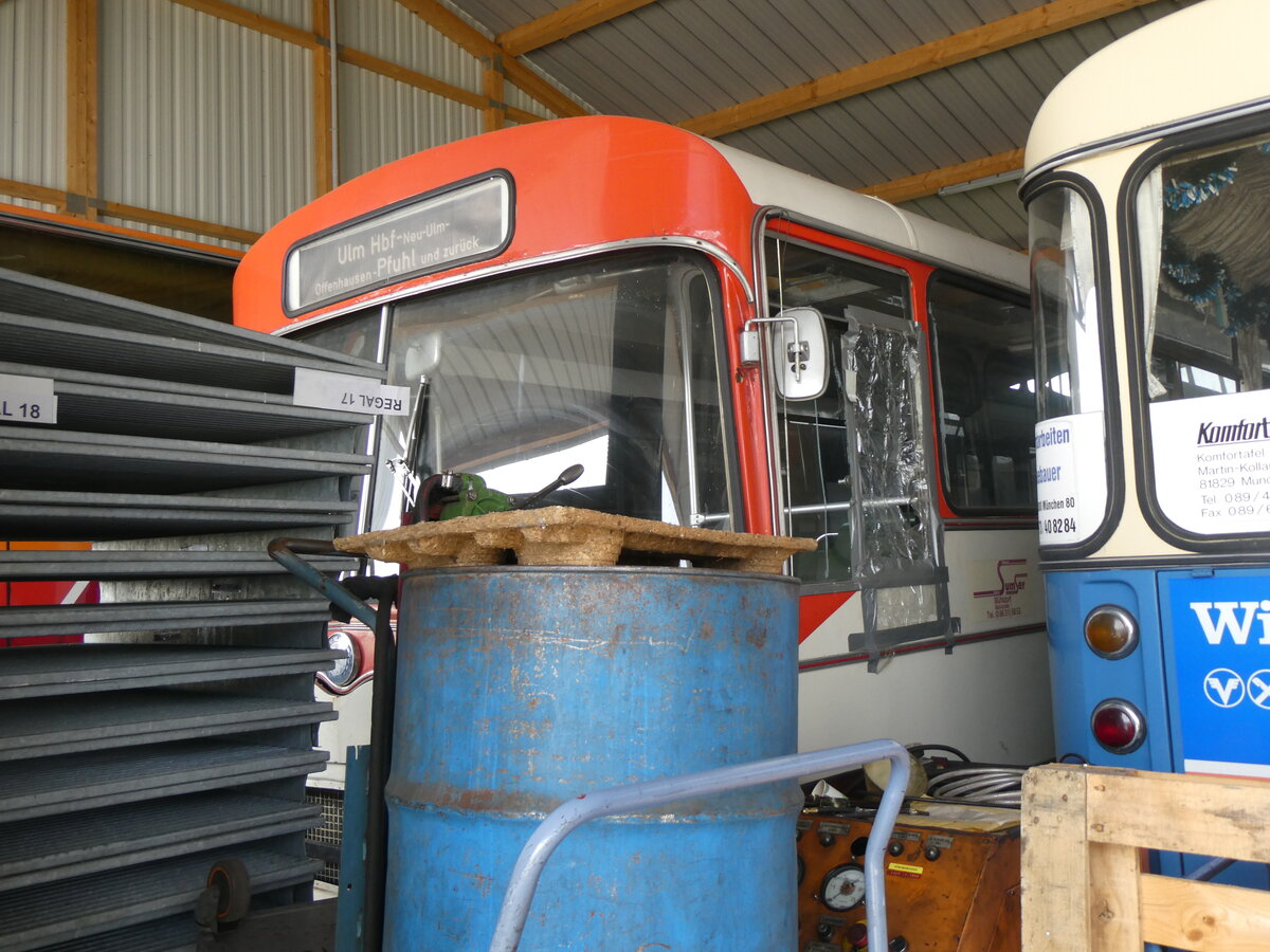 (261'321) - Sumser, M�hldorf (OCM) - Mercedes/Ludewig Anderthalbdecker (ex Zartmann, Neckarsulm) am 14. April 2024 in Grossk�llnbach, Lager OCM (Teilaufnahme)