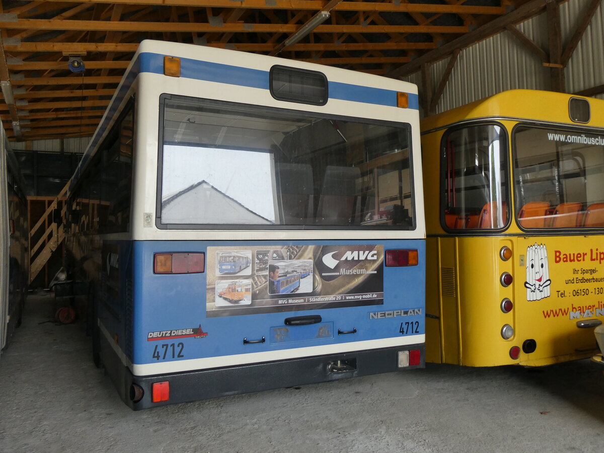 (261'331) - MVG M�nchen (OCM) - Nr. 4712 - Neoplan/Deutz am 14. April 2024 in Grossk�llnbach, Lager