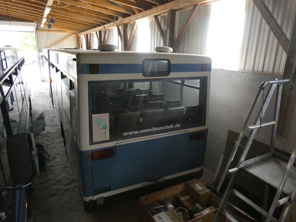 (261'332) - MVG M�nchen (OCM) - Nr. 5504 - MAN (ex Thiermann, Kirchdorf; ex Kirschner, Martfeld; ex H�ndler, Sittensen; ex MVG M�nchen Nr. 5504) am 14. April 2024 in Grossk�llnbach, Lager