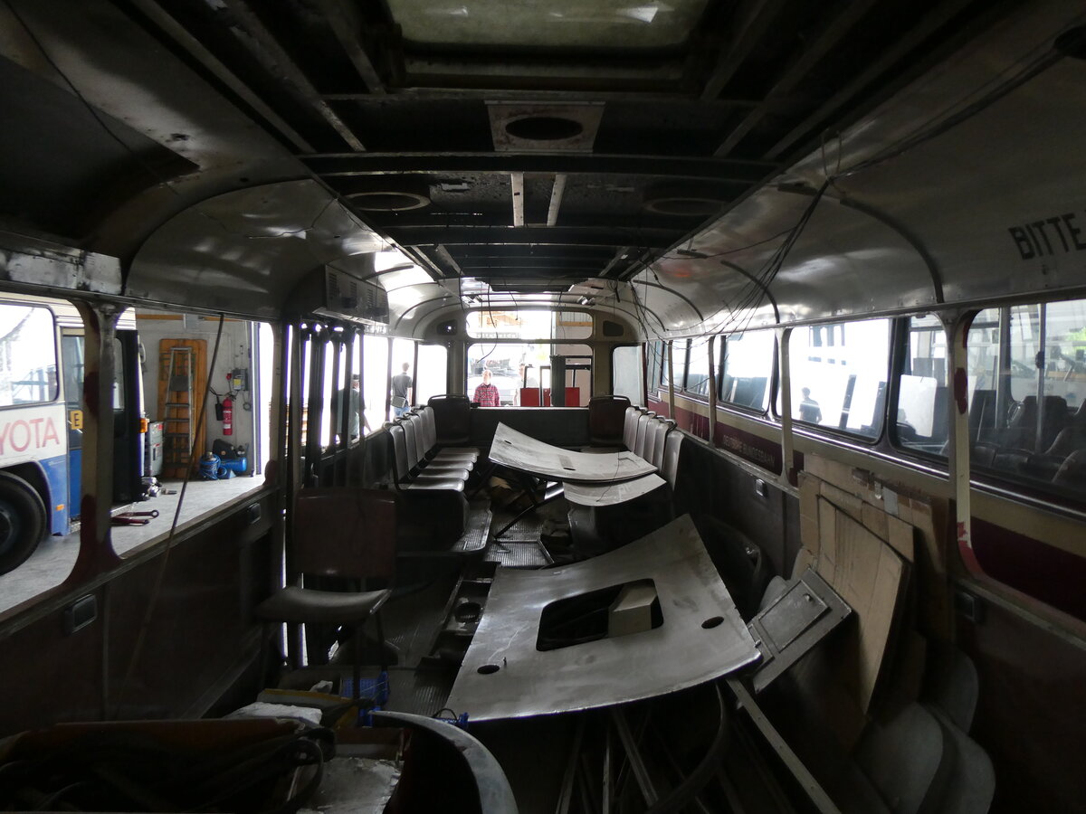 (261'334) - OCM, M�nchen - Nr. 8 - MAN/Krauss-Maffei (ex Polizeipr�sidium, M�nchen; ex MVG M�nchen Nr. 366) am 14. April 2024 in Grossk�llnbach, Lager (Innenaufnahme)