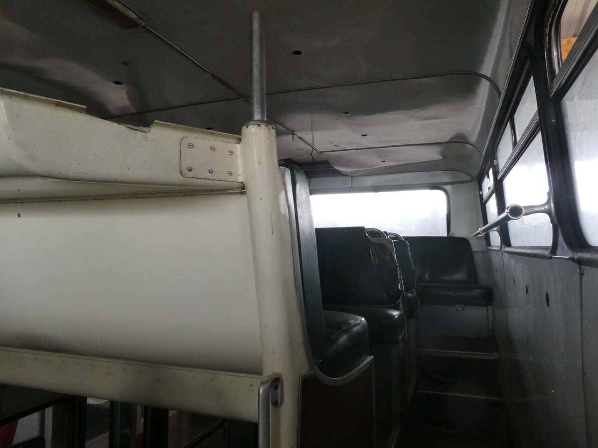 (261'342) - Sumser, M�hldorf (OCM) - Mercedes/Ludewig Anderthalbdecker (ex Zartmann, Neckarsulm) am 14. April 2024 in Grossk�llnbach, Lager OCM (Innenaufnahme)