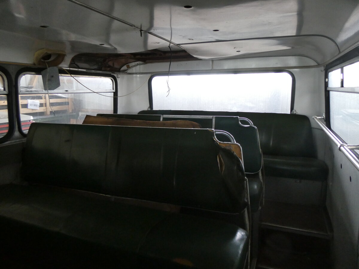 (261'343) - Sumser, M�hldorf (OCM) - Mercedes/Ludewig Anderthalbdecker (ex Zartmann, Neckarsulm) am 14. April 2024 in Grossk�llnbach, Lager OCM (Innenaufnahme)