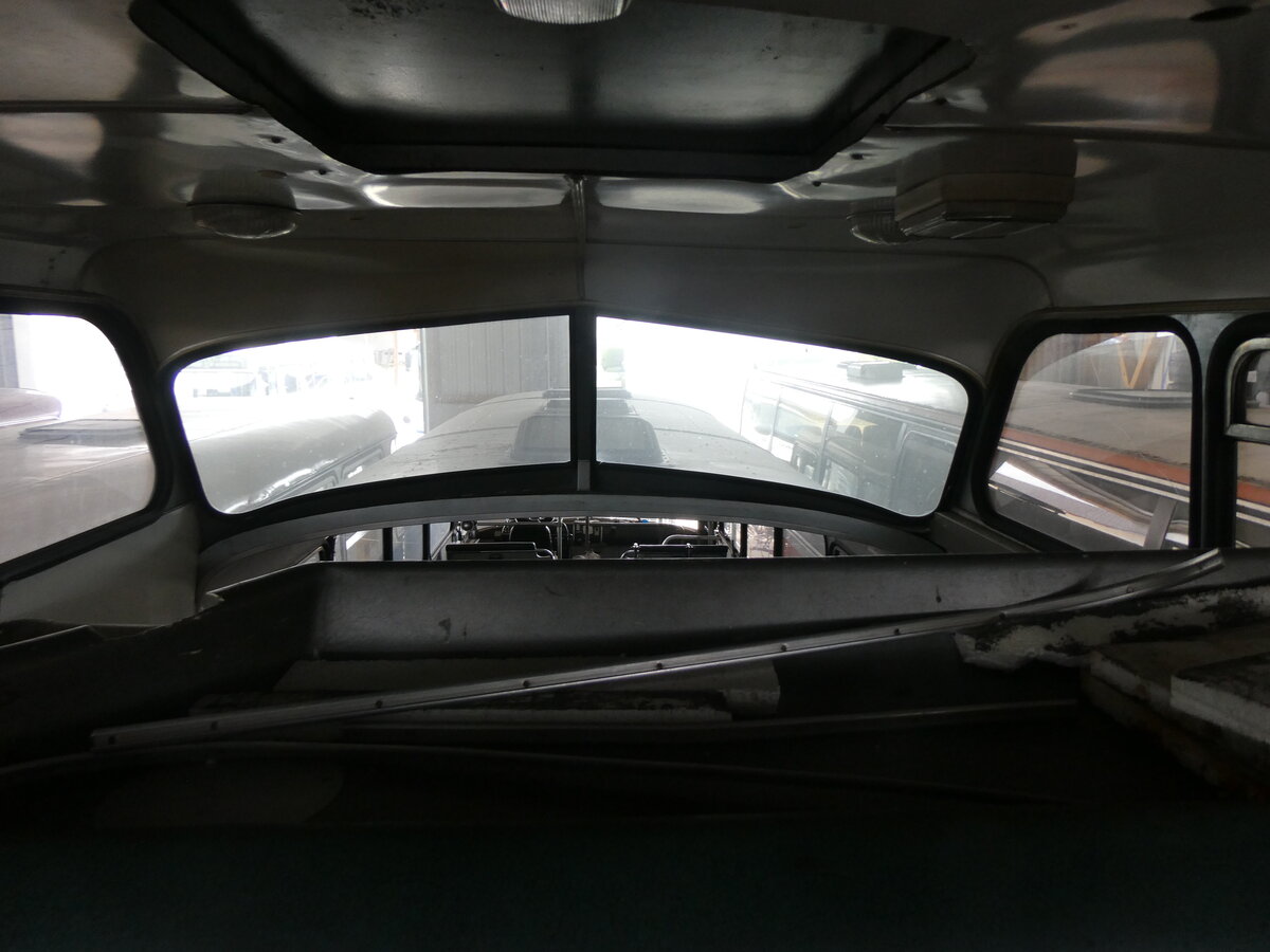 (261'345) - Sumser, M�hldorf (OCM) - Mercedes/Ludewig Anderthalbdecker (ex Zartmann, Neckarsulm) am 14. April 2024 in Grossk�llnbach, Lager OCM (Innenaufnahme)