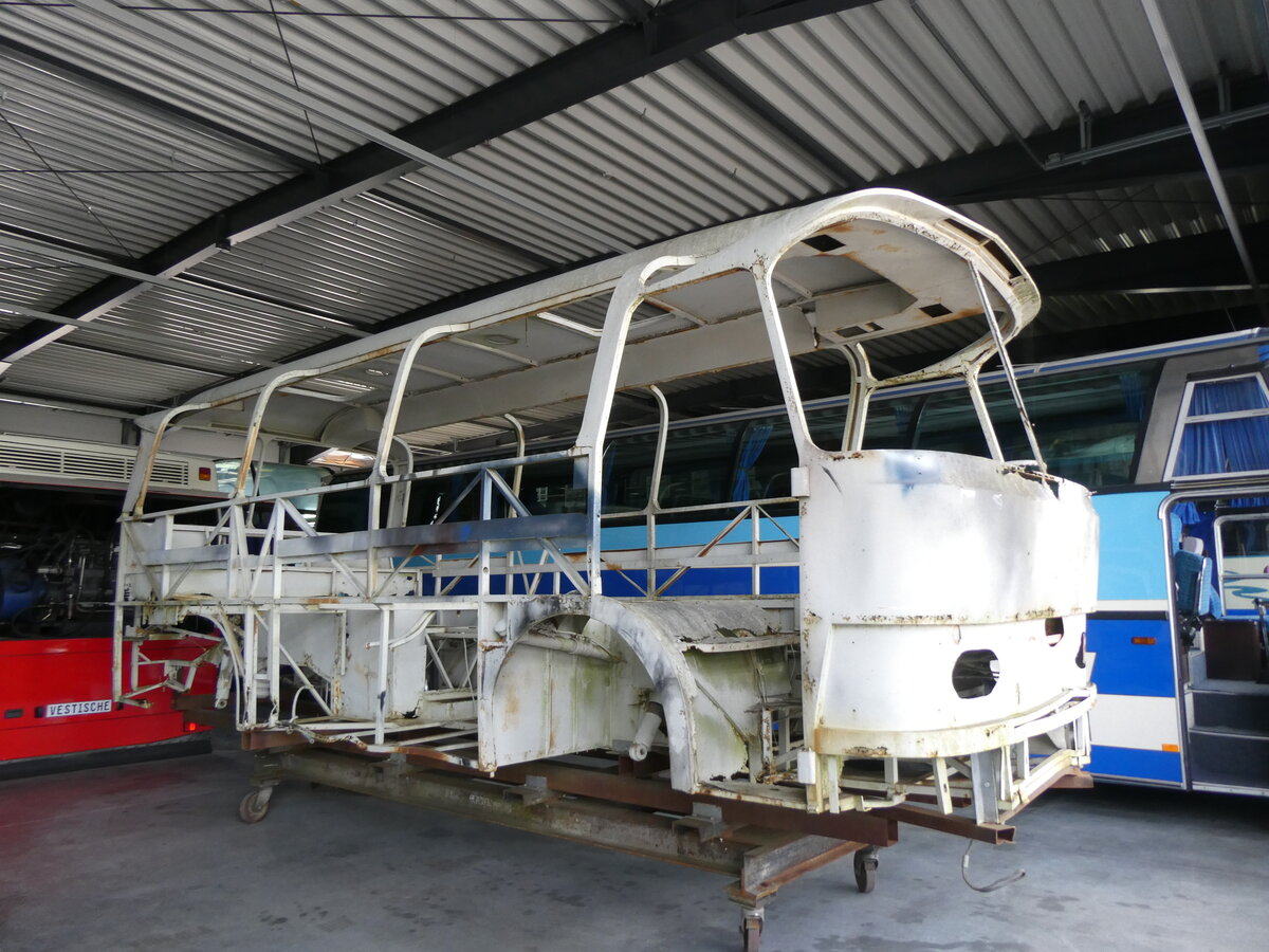 (261'376) - Auw�rter, Pilsting - Neoplan am 14. April 2024 in Pilsting, Auw�rter Automobil-Park