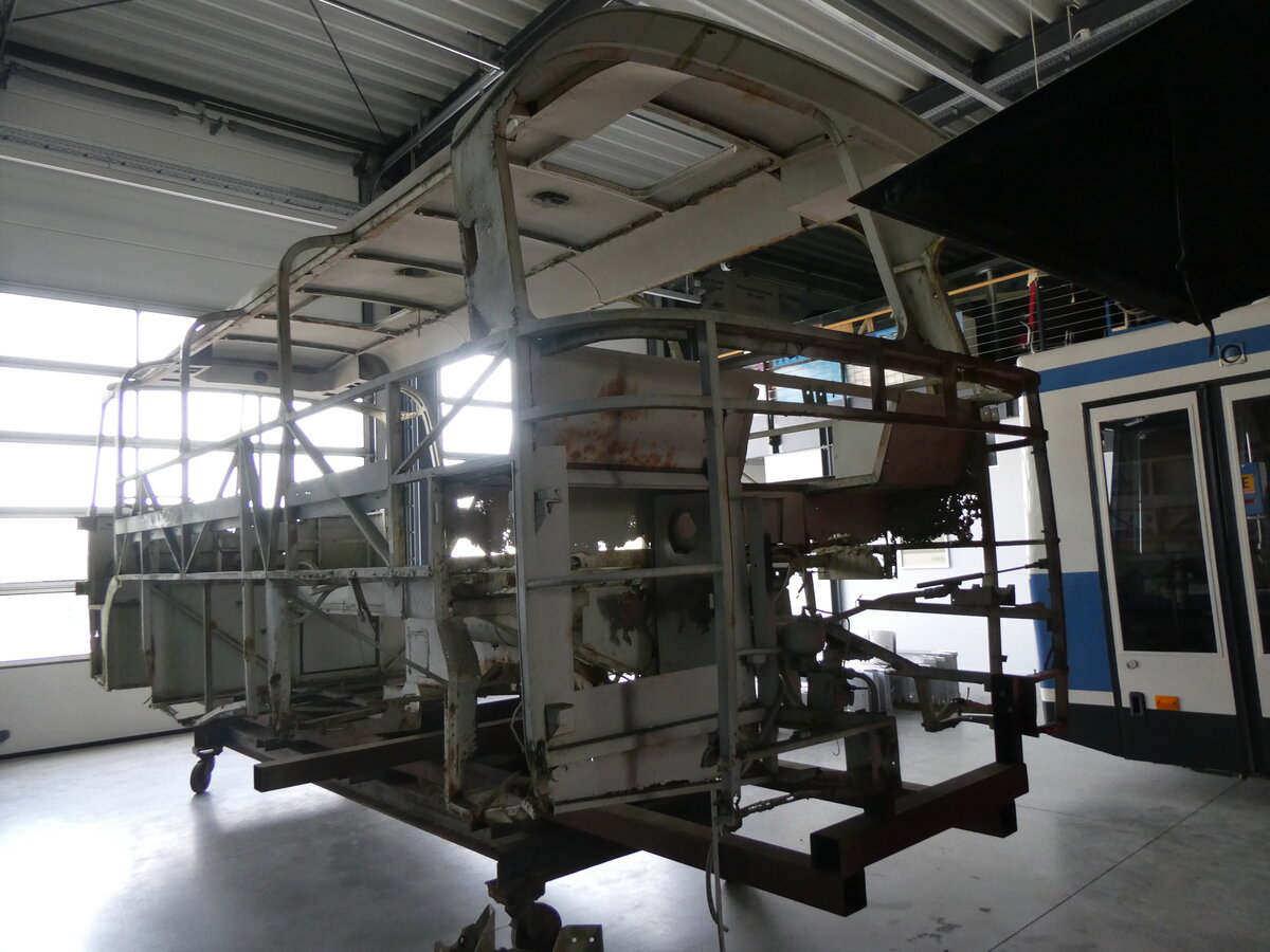 (261'377) - Auw�rter, Pilsting - Neoplan am 14. April 2024 in Pilsting, Auw�rter Automobil-Park