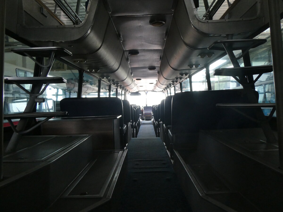 (261'379) - Berolina, Berlin (Auw�rter) - DGF-AU 65H - Neoplan am 14. April 2024 in Pilsting, Auw�rter Automobil-Park (Innenaufnahme)