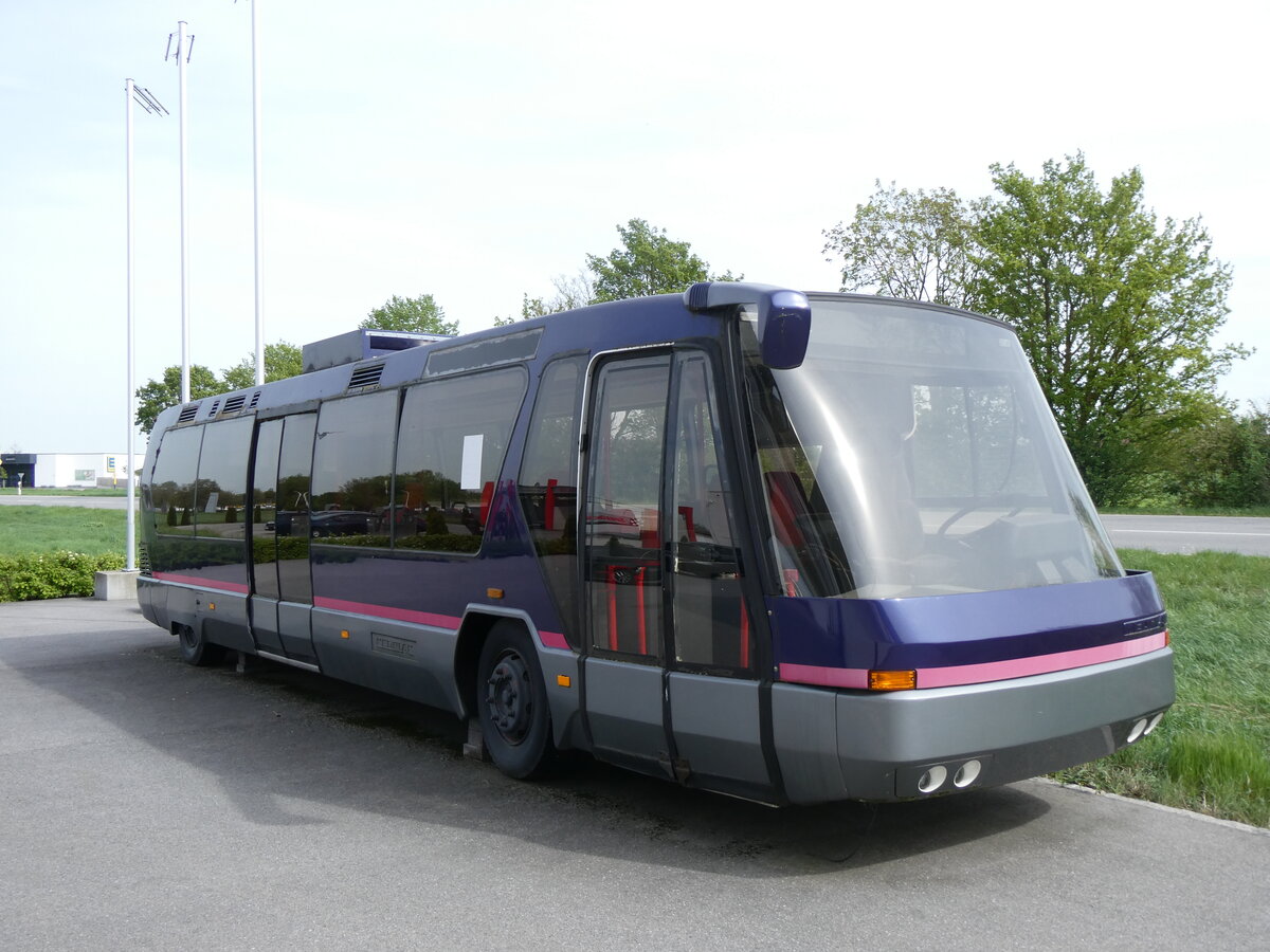 (261'418) - Auw�rter, Pilsting - Neoplan am 14. April 2024 in Pilsting, Auw�rter Automobil-Park