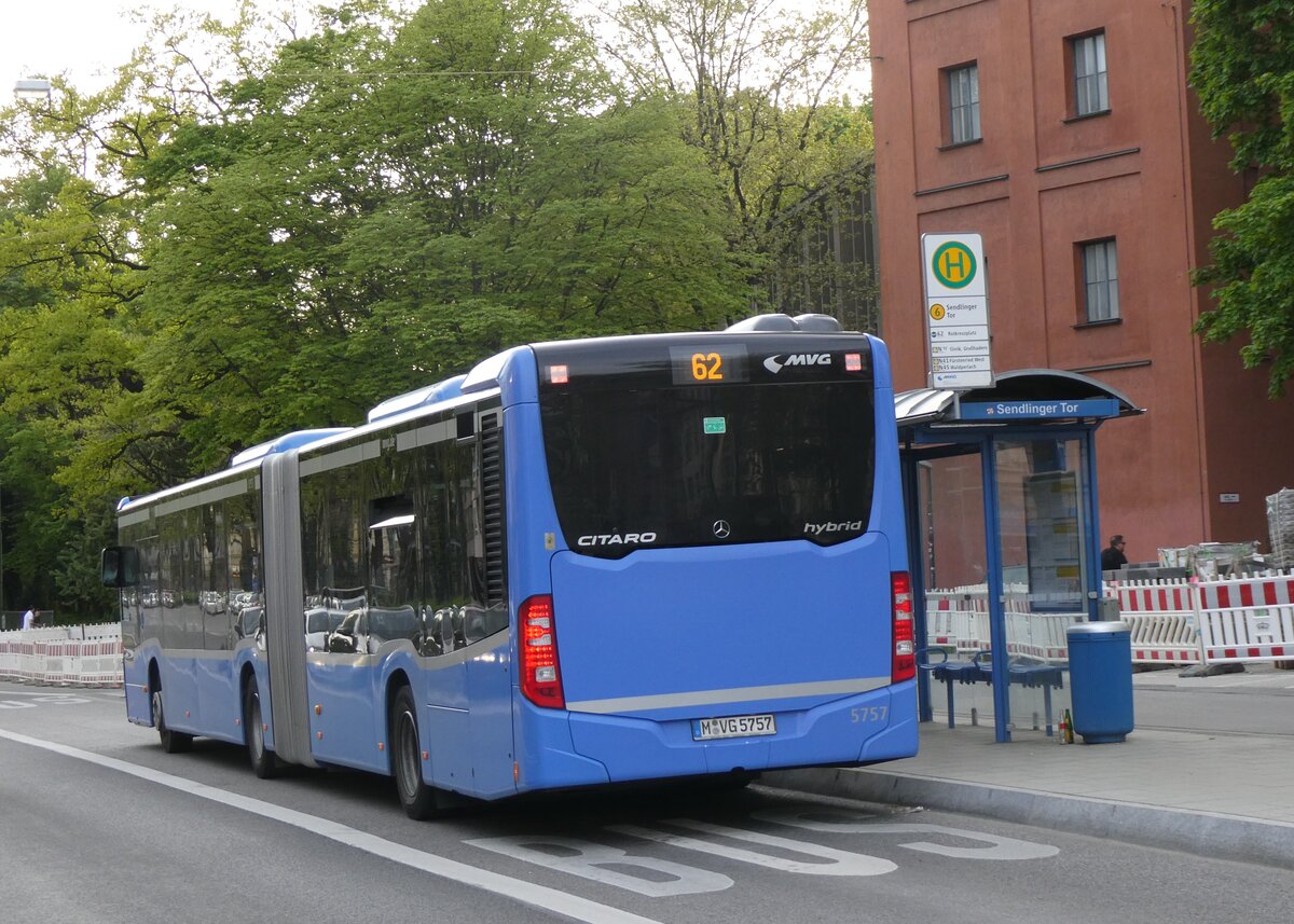(261'428) - MVG M�nchen - Nr. 5757/M-VG 5757 - Mercedes am 14. April 2024 in M�nchen, Sendlinger Tor