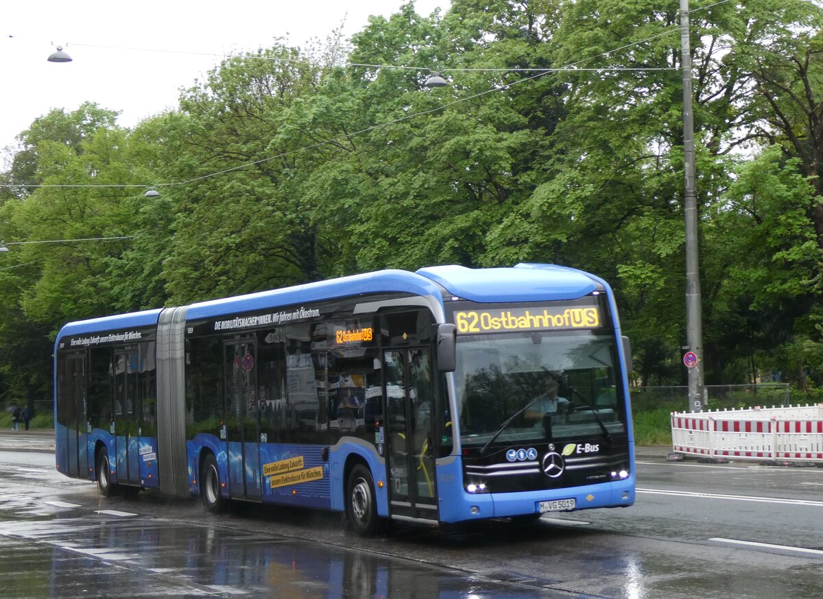 (261'443) - MVG M�nchen - Nr. 5019/M-VG 5019 - eMercedes am 15. April 2024 in M�nchen, Sendlinger Tor