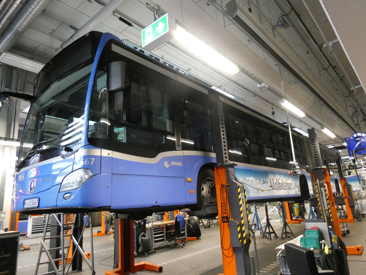 (261'457) - MVG M�nchen - Nr. 5667/M-VG 5667 - Mercedes am 15. April 2024 in Moosach, Betriebshof