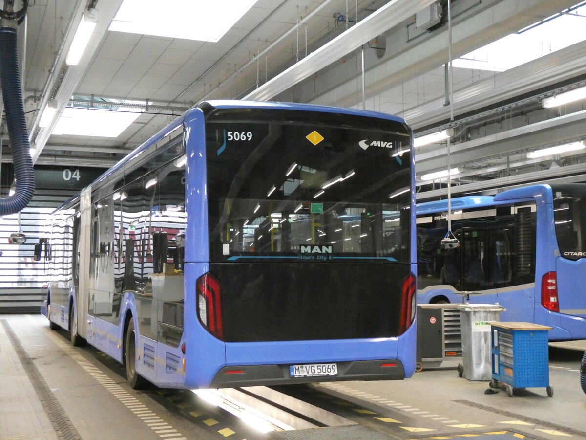 (261'460) - MVG M�nchen - Nr. 5069/M-VG 5069 - MAN am 15. April 2024 in Moosach, Betriebshof