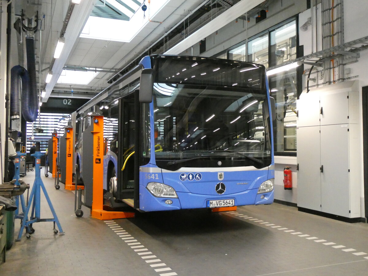 (261'462) - MVG M�nchen - Nr. 5641/M-VG 5641 - Mercedes am 15. April 2024 in Moosach, Betriebshof