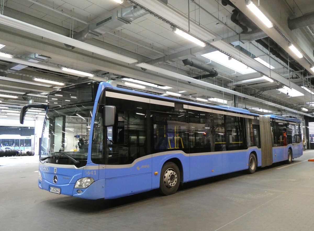 (261'464) - MVG M�nchen - Nr. 5641/M-VG 5641 - Mercedes am 15. April 2024 in Moosach, Betriebshof