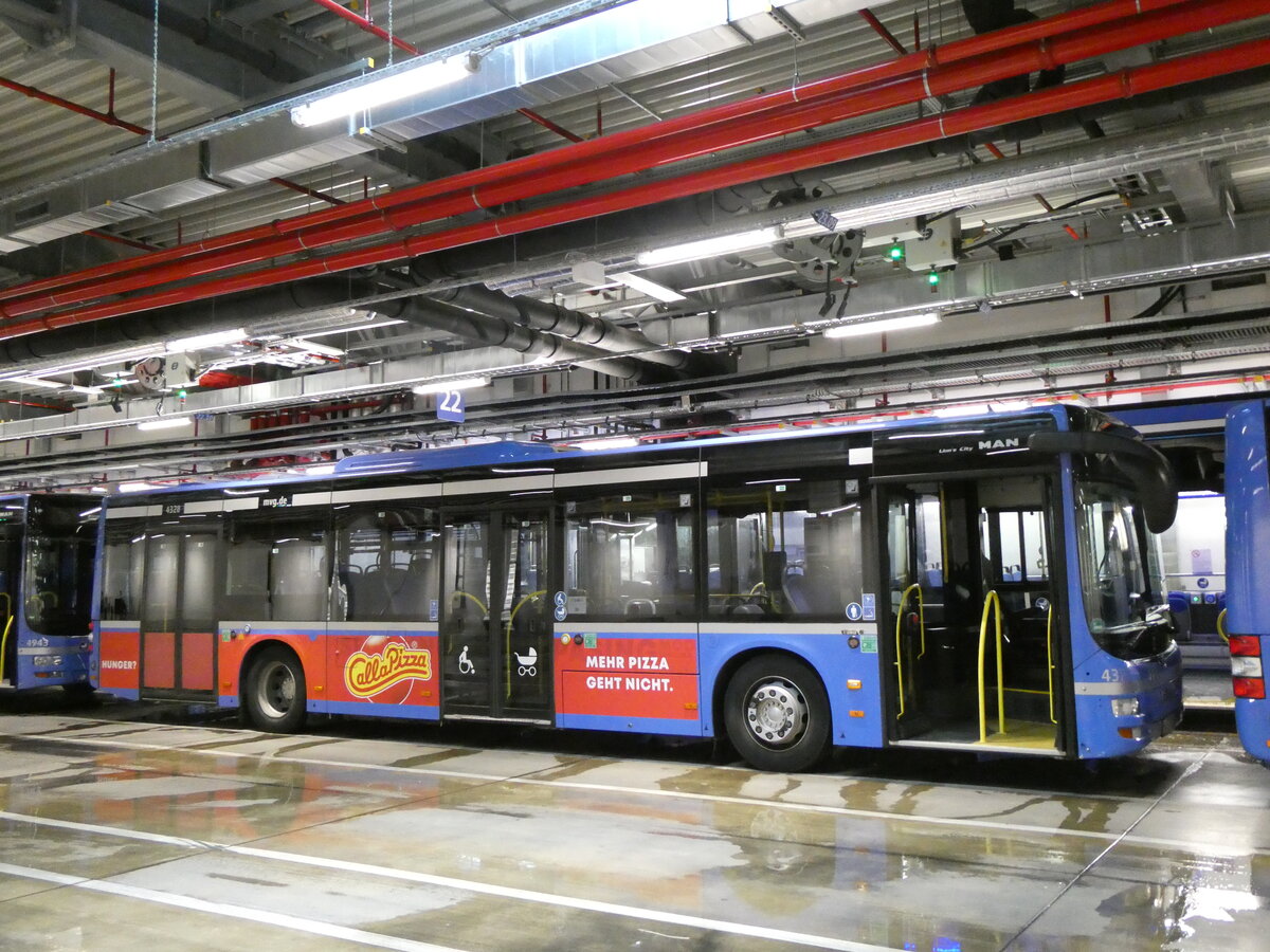 (261'482) - MVG M�nchen - Nr. 4328/M-VG 4328 - MAN am 15. April 2024 in Moosach, Betriebshof
