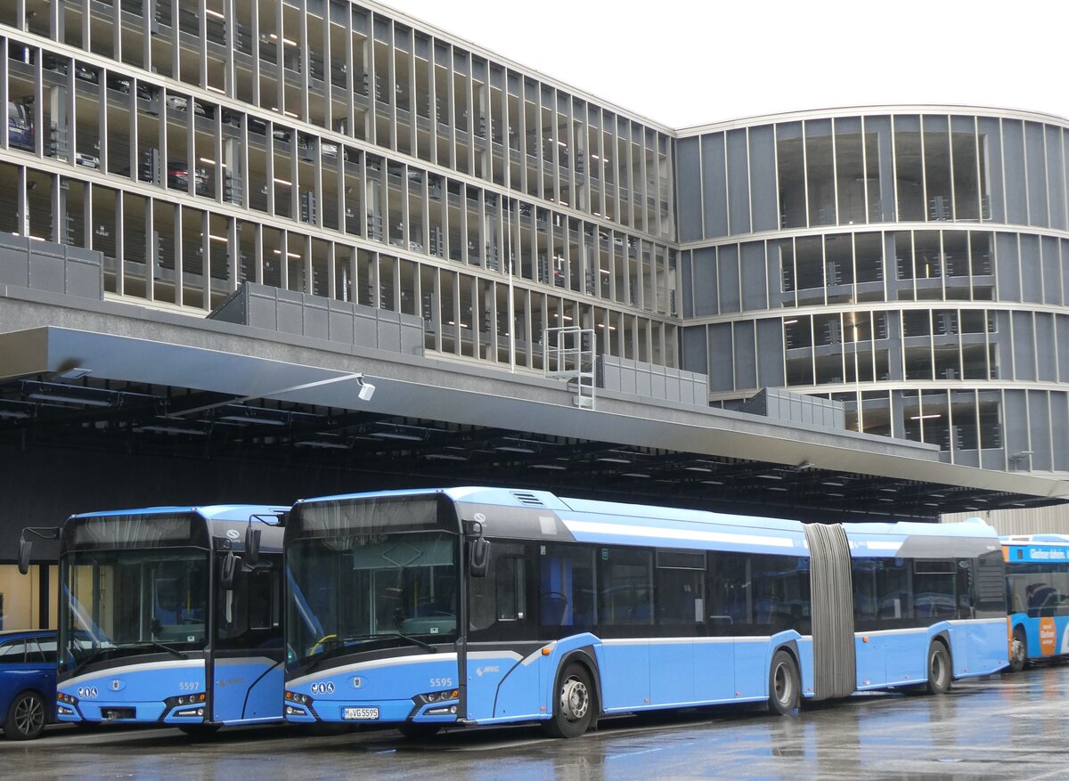 (261'488) - MVG M�nchen - Nr. 5595/M-VG 5595 - Solaris am 15. April 2024 in Moosach, Betriebshof