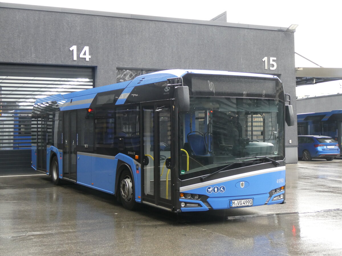 (261'491) - MVG M�nchen - Nr. 4990/M-VG 4990 - Solaris am 15. April 2024 in Moosach, Betriebshof