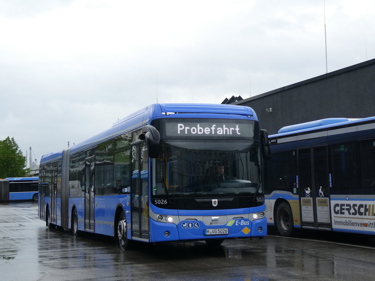 (261'493) - MVG M�nchen - Nr. 5026/M-VG 5026 - eEbusco am 15. April 2024 in Moosach, Betriebshof