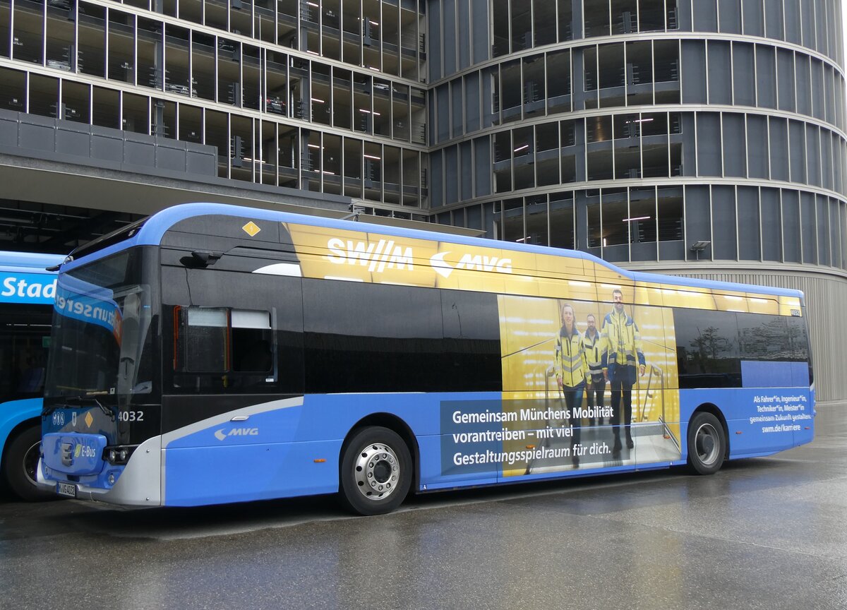 (261'496) - MVG M�nchen - Nr. 4032/M-VG 4032 - eEbusco am 15. April 2024 in Moosach, Betriebshof