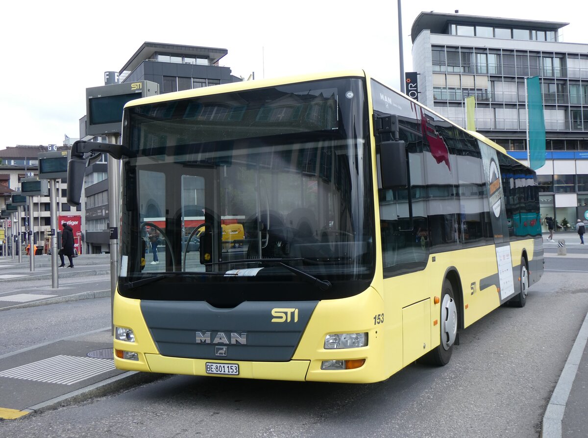 (261'655) - STI Thun - Nr. 153/BE 801'153 - MAN am 23. April 2024 beim Bahnhof Thun