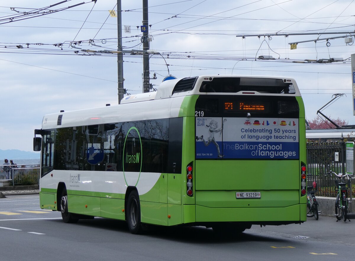 (261'680) - transN, La Chaux-de-Fonds - Nr. 219/NE 93'219 - Volvo (ex TN Neuch�tel Nr. 219) am 23. April 2024 in Neuch�tel, Place Pury