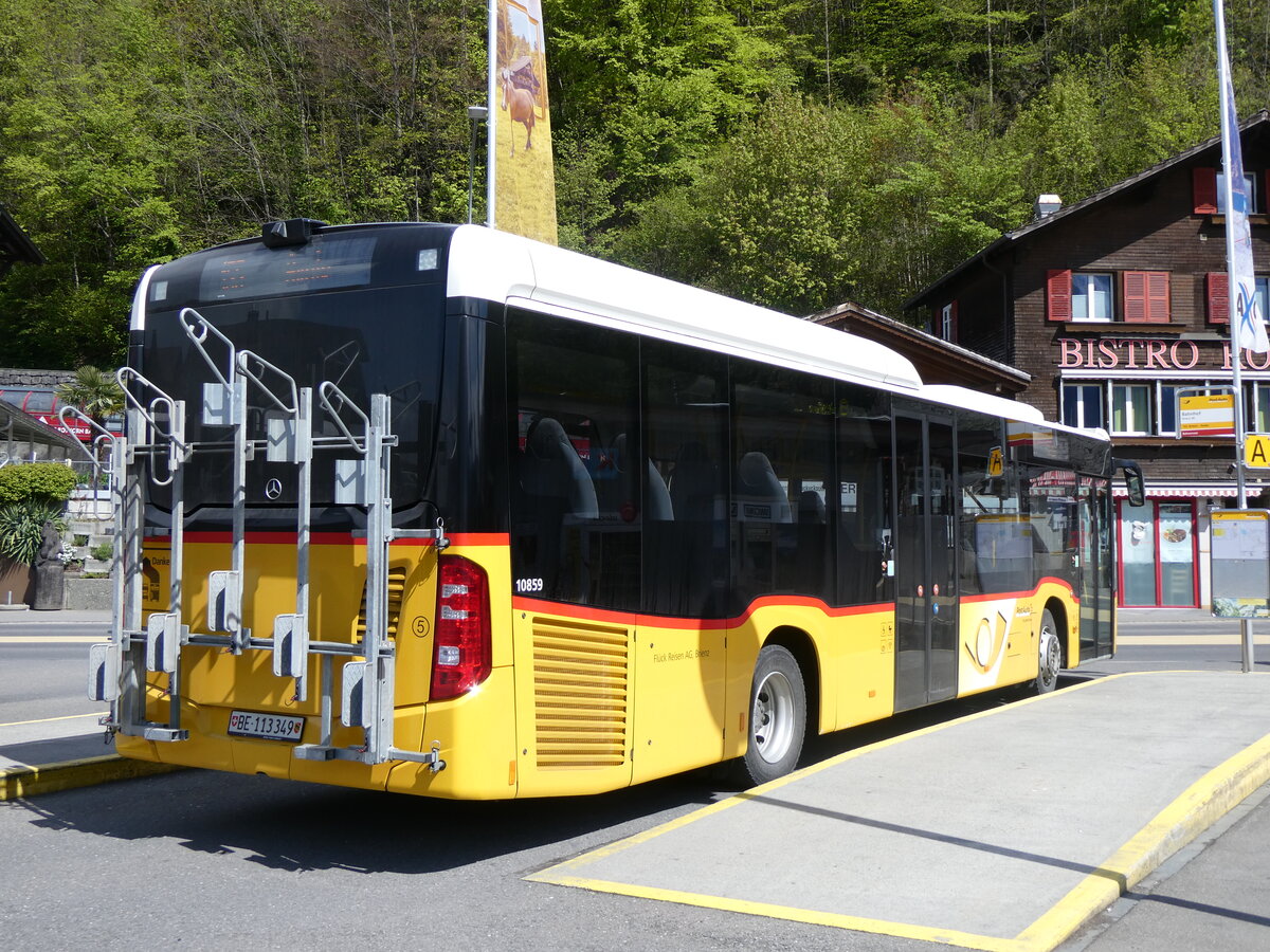 (261'692) - Fl�ck, Brienz - Nr. 5/BE 113'349/PID 10'859 - Mercedes am 25. April 2024 beim Bahnhof Brienz
